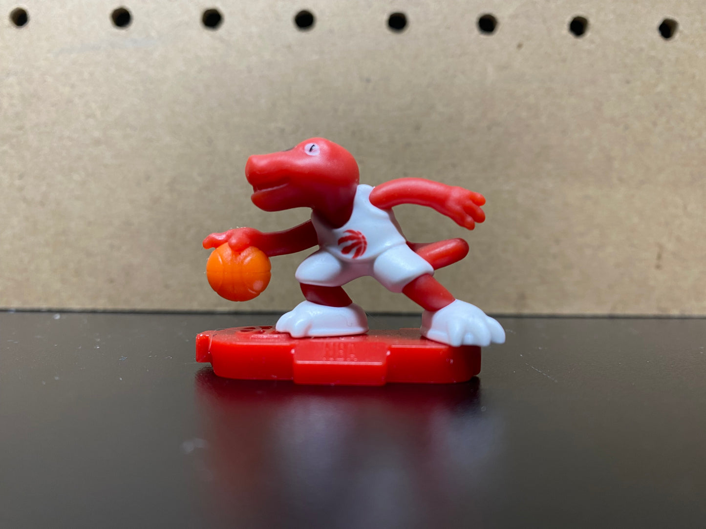 The Raptor - Toronto Raptors  - Kinder Joy Egg NBA Mascot Toy Surprise